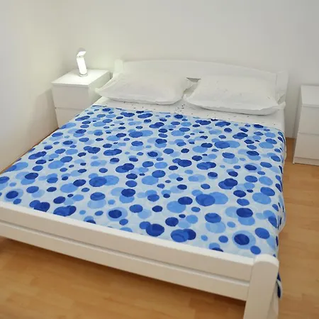 Mladenka Apartamento *